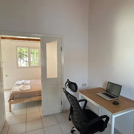 Prázdninový dům 400 M Away From Long With Wifi And Airconditioner Kusadası