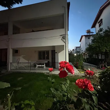 Prázdninový dům 400 M Away From Long With Wifi And Airconditioner Kusadası