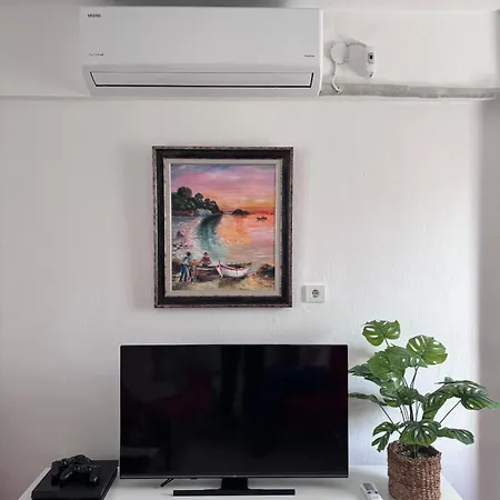 400 M Away From Long With Wifi And Airconditioner Holiday home *