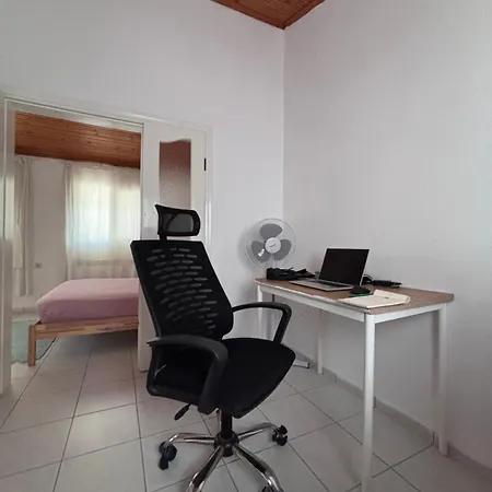 400 M Away From Long With Wifi And Airconditioner Kusadası