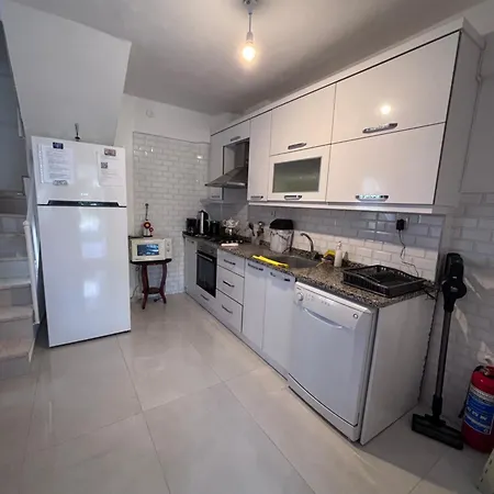 بيت للعطل 400 M Away From Long With Wifi And Airconditioner كوشاداسيه