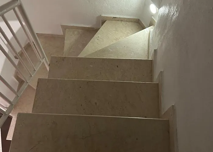 Charming Steps From Long With Wifi Feriehus *