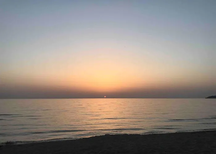 בית נופש Charming Steps From Long With Wifi *